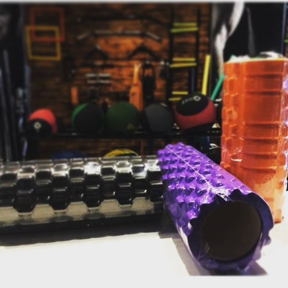 AHÓRRATE DOLORES Y MALOS RATOS, ELONGA Y MASAJEATE CON UN FOAM ROLLER